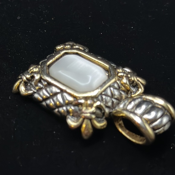 High end Costume Jewelry 2 tone Pendant Fleur de li /Mother of Pearl cabochon 2” - Picture 6 of 7